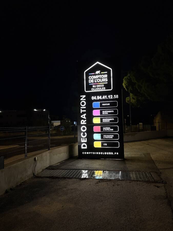 Totem lumineux Comptoir de l'Ours de nuit