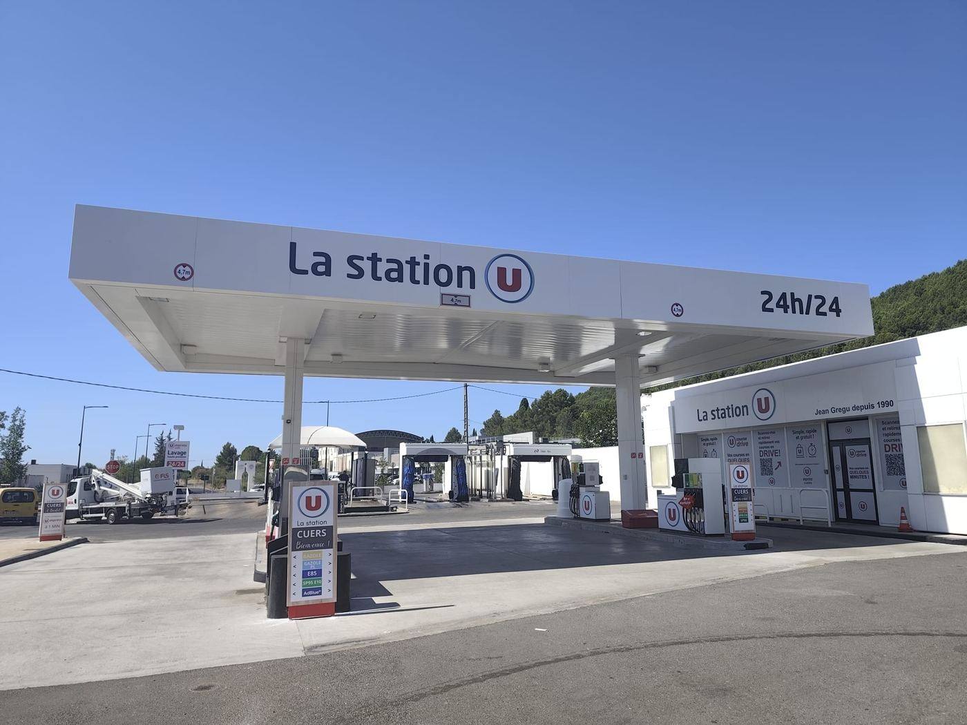 Habillage auvent station-service La Station U à Cuers
