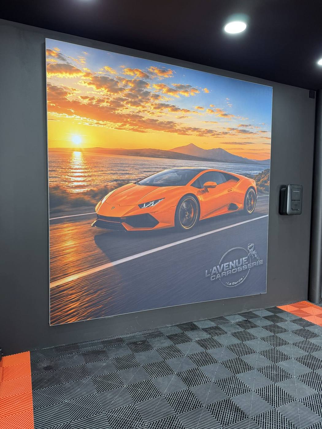 Panneau décoratif imprimé L'Avenue Carrosserie à La Garde