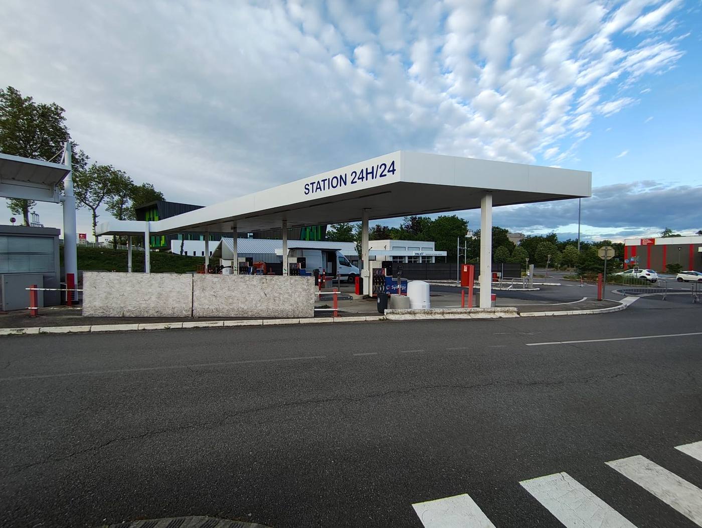 Habillage auvent Station 24h/24